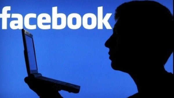 Facebook’ta tuzaklarına düşürdükleri engelli kızı istismar ettiler