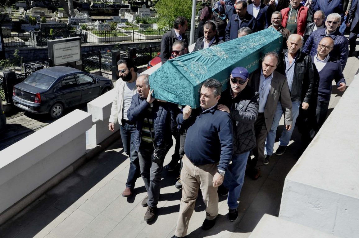 Usta oyuncu Dursun Ali Sarıoğlu son yolculuğuna uğurlandı