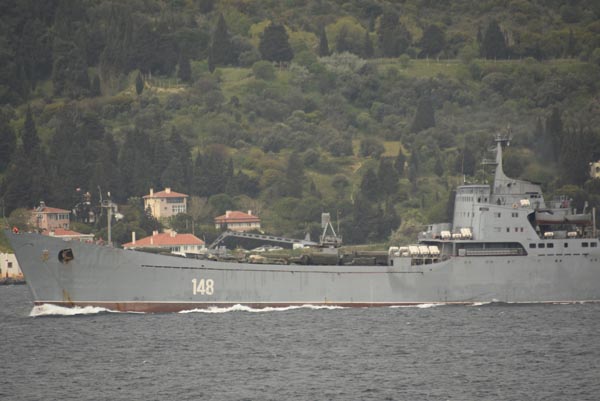 Askeri araç yüklü Rus gemisi, Çanakkale Boğazı’ndan geçti