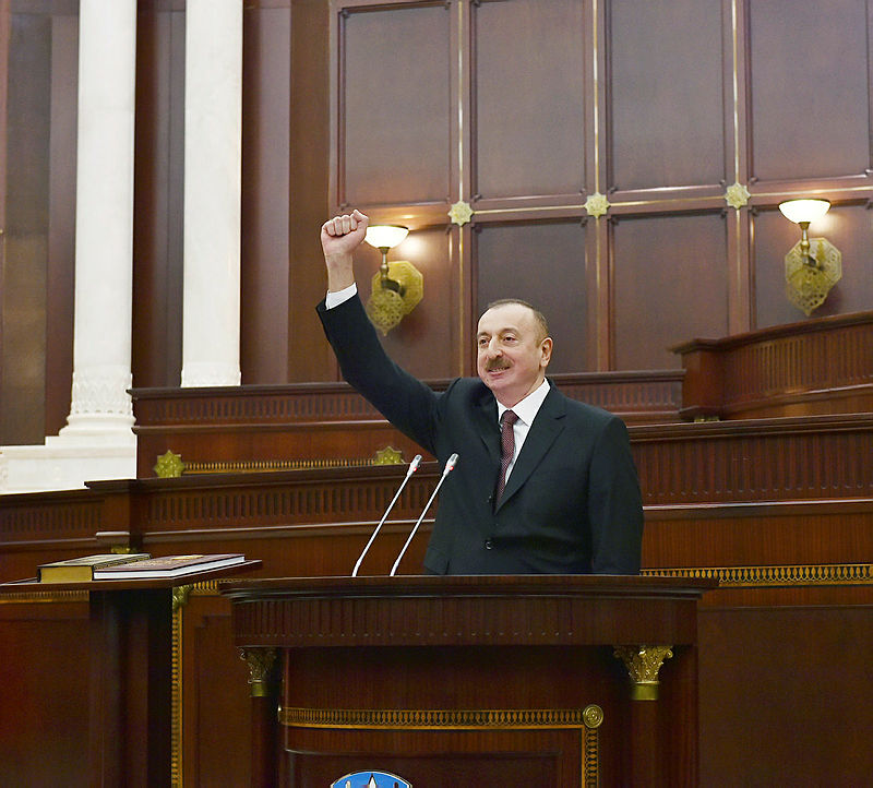Azerbaycan Cumhurbaşkanı İlham Aliyev yemin ederek görevine başladı