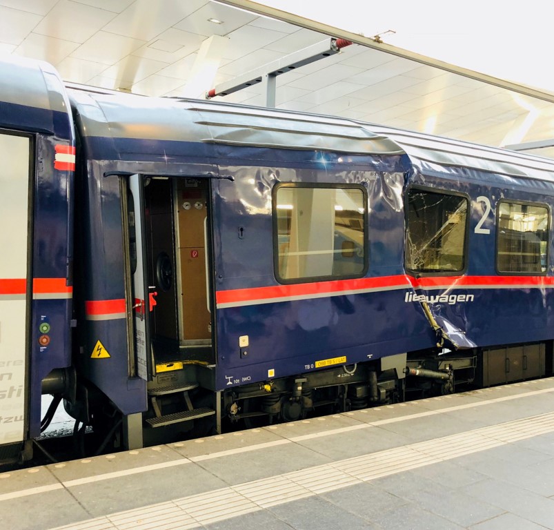 Avusturya’da iki tren çarpıştı