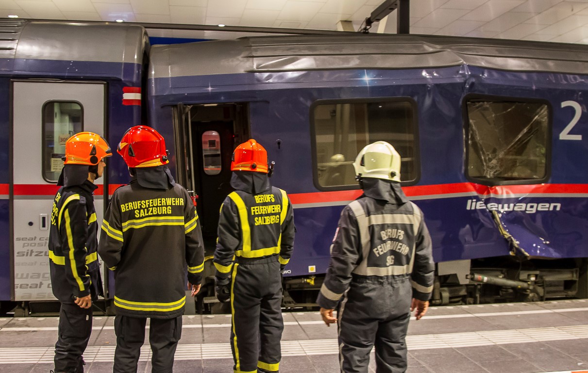Avusturya’da iki tren çarpıştı