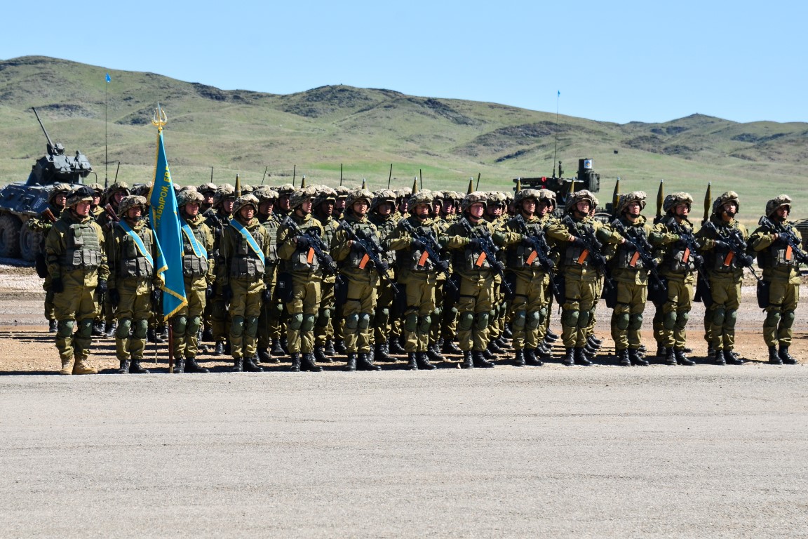 Kazakistan’da Vatan Savunucuları Günü