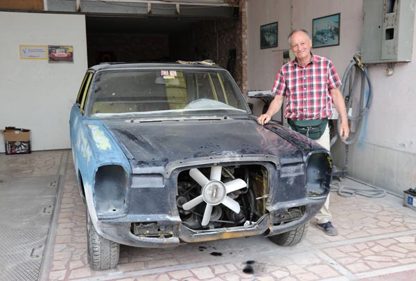 Aracını Türkiye’de boyatmak için binlerce kilometre yaptı
