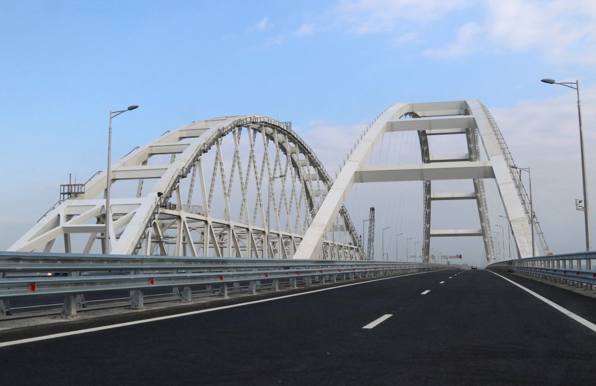 Rusya ile Kırım yarımadası arasında inşa edilen 19 kilometrelik Kerç köprüsü