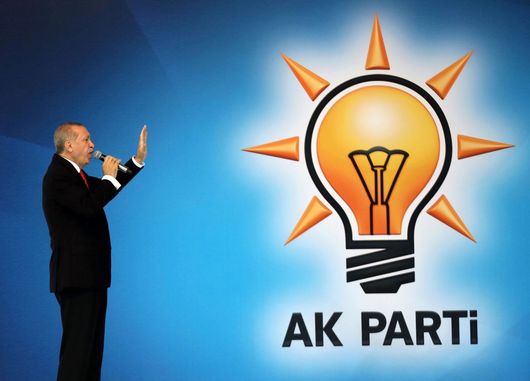 AK Parti ile CHP arasında seçim beyannamelerinde teknoloji farkı