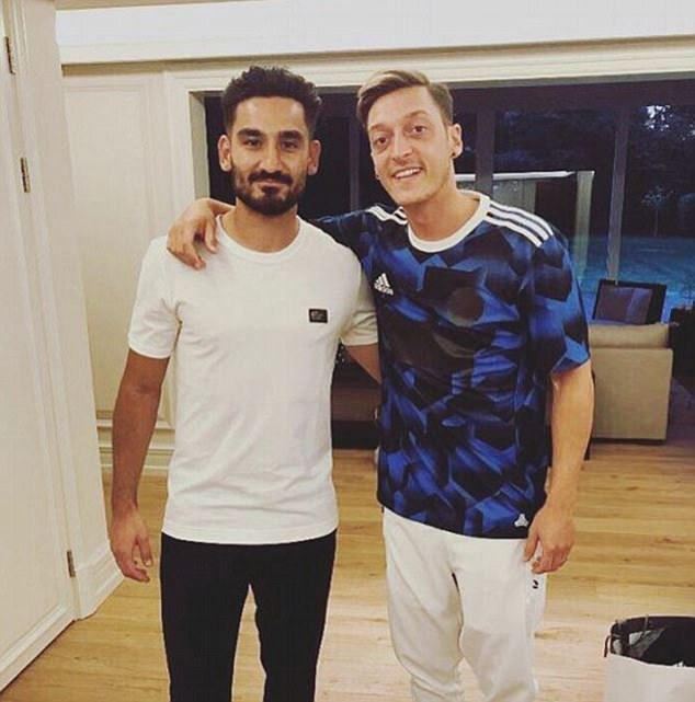 Mesut Özil ile İlkay Gündoğan’a sevgili ayarı