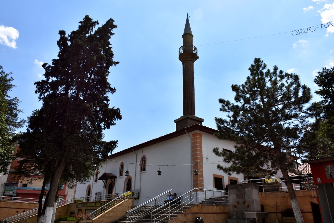 Tahta minareli 600 yıllık cami zamana meydan okuyor