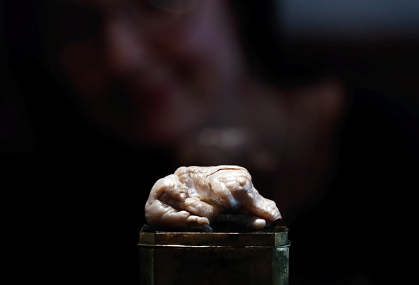Uyuyan Aslan isimli ’garip şekilli’ inci, 320 bin sterline alıcı buldu