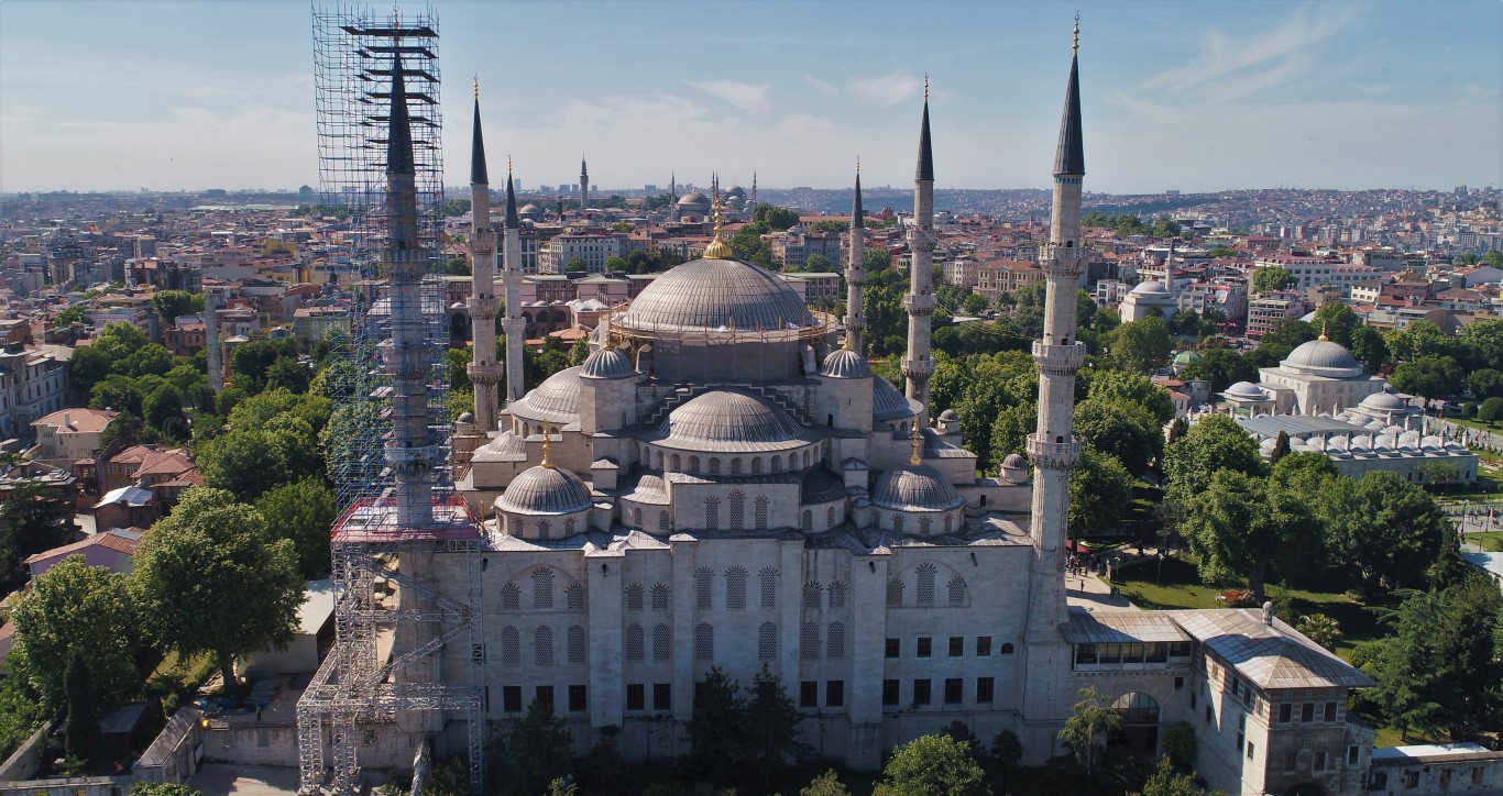 Sultanahmet Camii’ndeki restorasyon havadan görüntülendi Sultanahmet Camii ne zaman yapıldı, özellikleri neler?