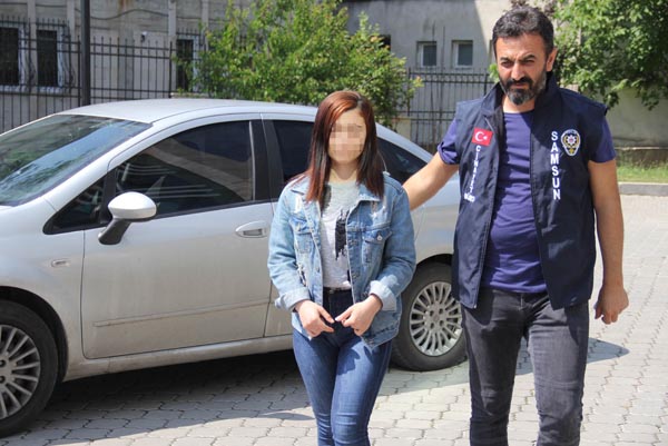 Genç kız ’bakışma’ yüzünden diğer kızı bıçakla ağır yaraladı