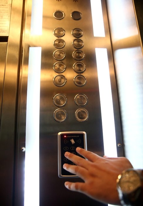 Aidat ödemeyen komşu için asansöre şifre taktırdılar!