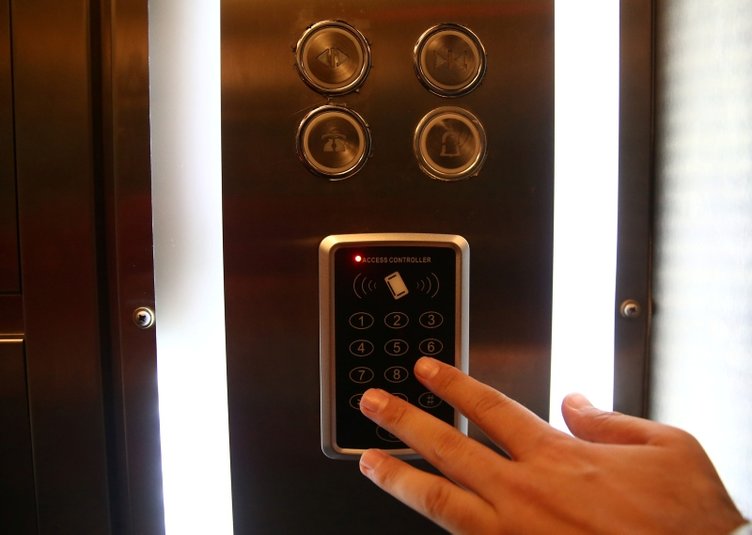 Aidat ödemeyen komşu için asansöre şifre taktırdılar!
