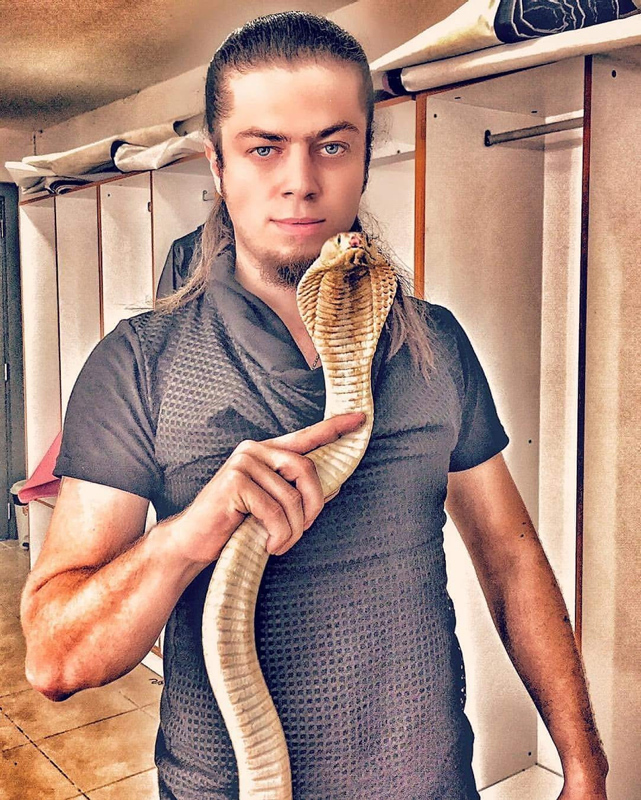 Kobra yılanının soktuğu ünlü sihirbaz Aref, ölümle pençeleşiyor