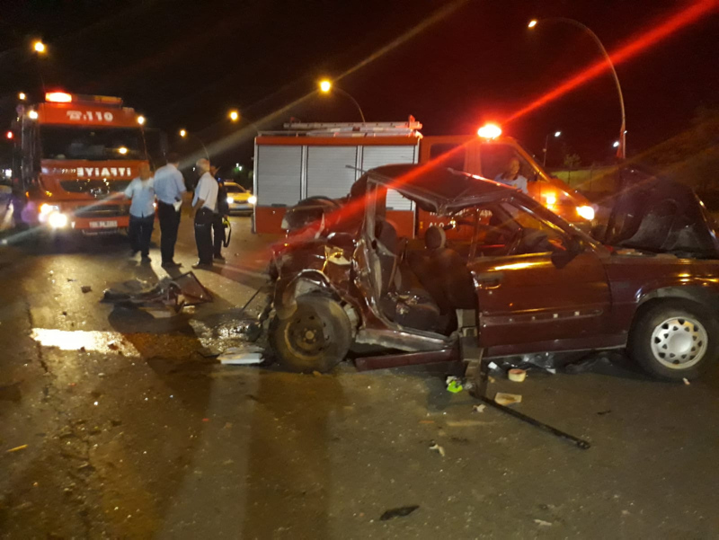 Ankara’da feci kaza! Aracın içinde sıkıştılar