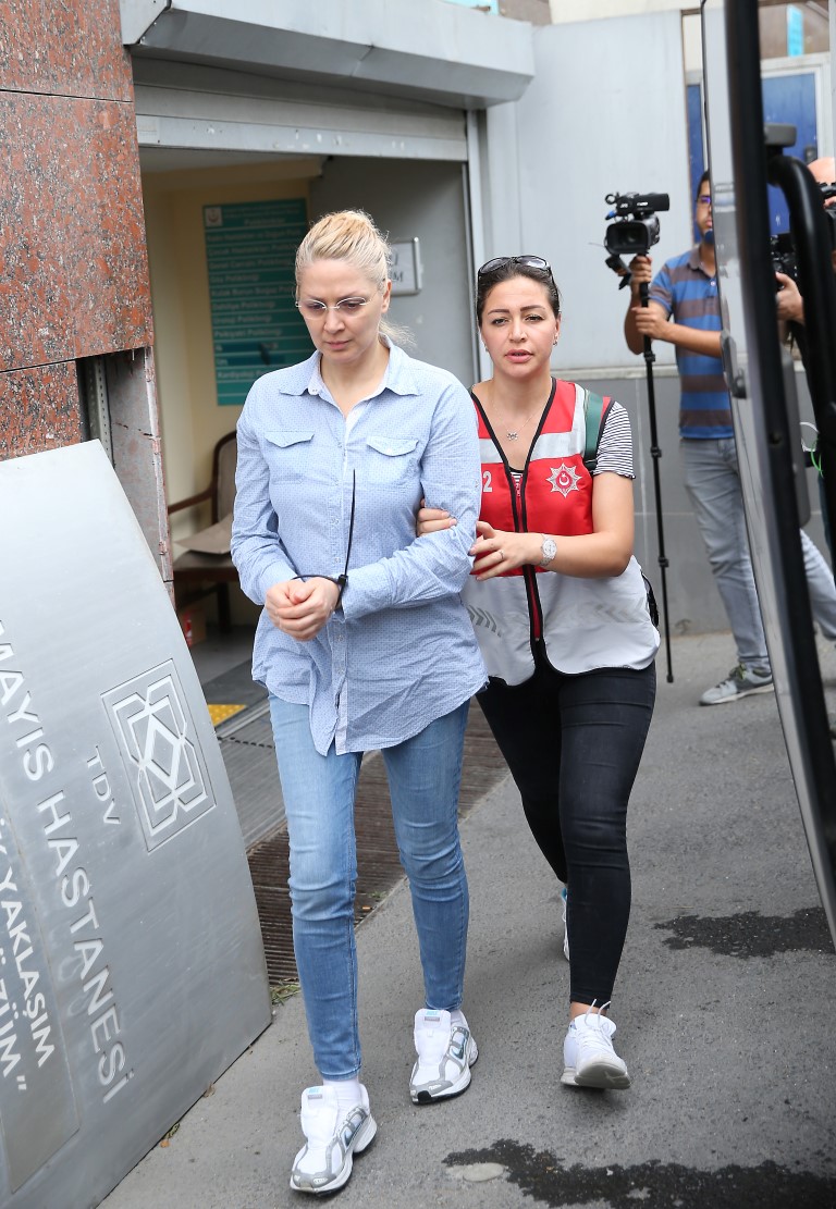 Kedicikler paraları ’yastık altı’ yapmışlar!