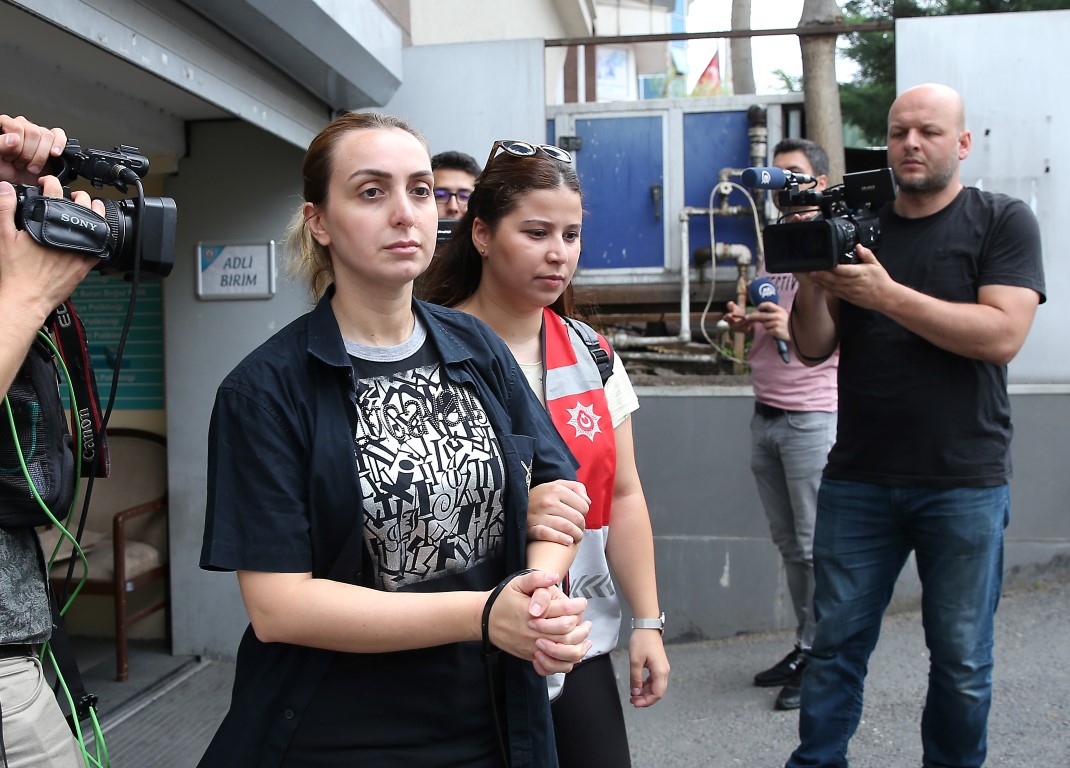 Kedicikler paraları ’yastık altı’ yapmışlar!