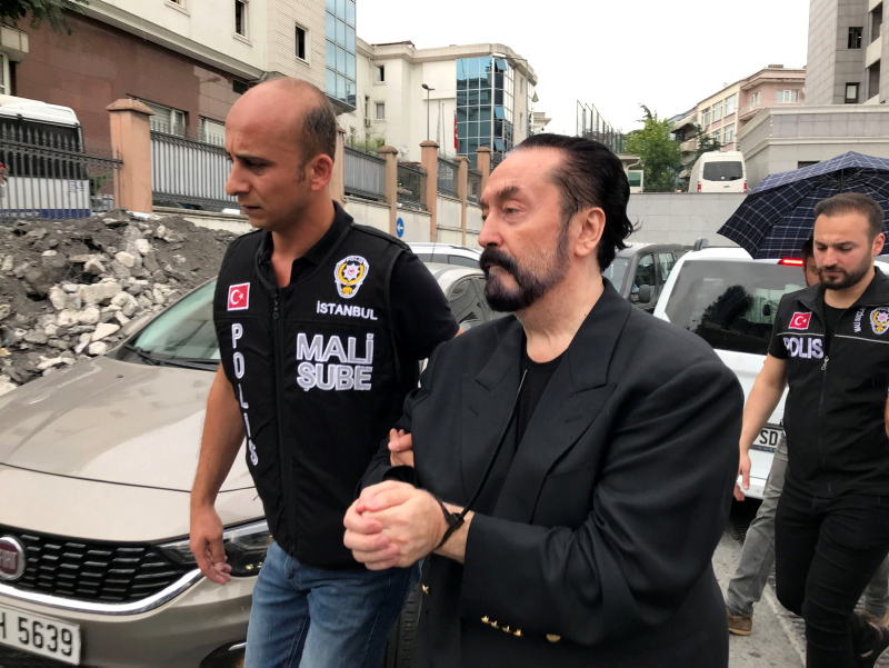 Adnan Oktar, 1 milyon euro verip 33. derecen mason olmuş .