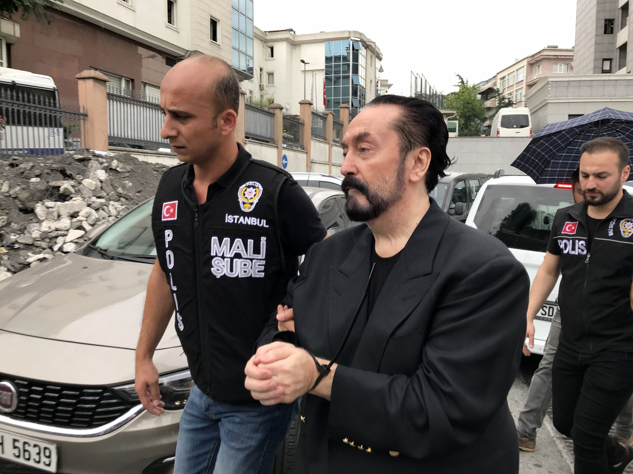 Adnan Oktar’ın yeni bir skandalı ortaya çıktı