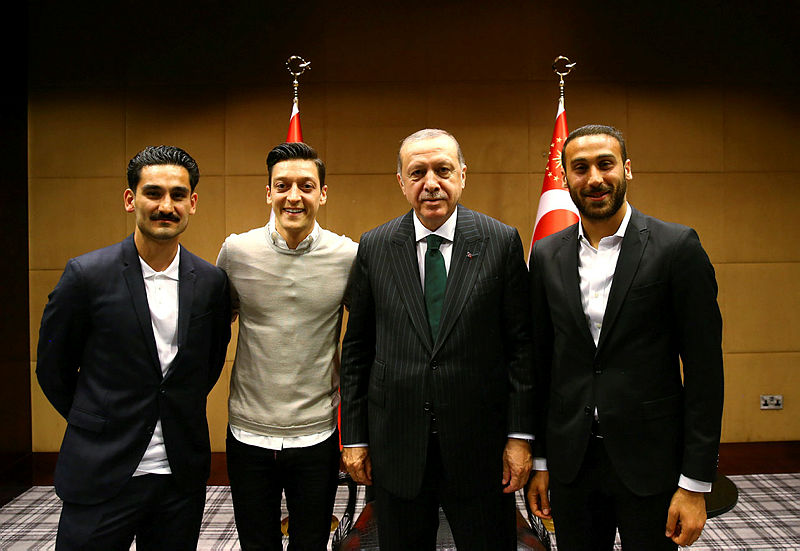 Rus asıllı Alman Uzman: Asıl hedef Mesut Özil değil Recep Tayyip Erdoğan