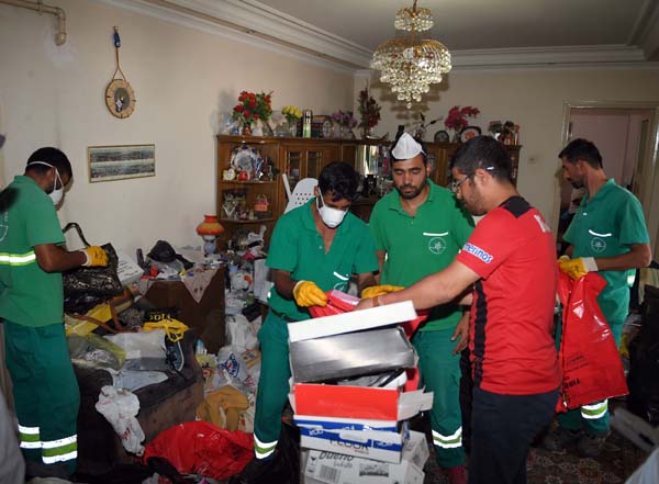 Yatalak oğlunun çeyizi için biriktirdi! Tam 10 kamyon