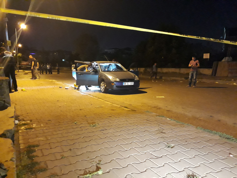 Ankara’da olaylı gece! Park halindeki aracın içinde çatışma çıktı