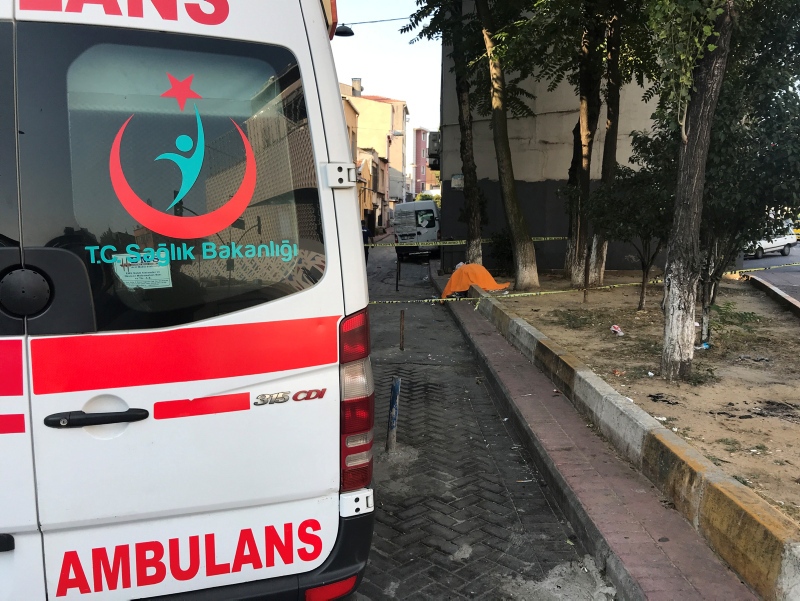 İstanbul’da şok görüntü! Oturur halde ölü olarak bulundu