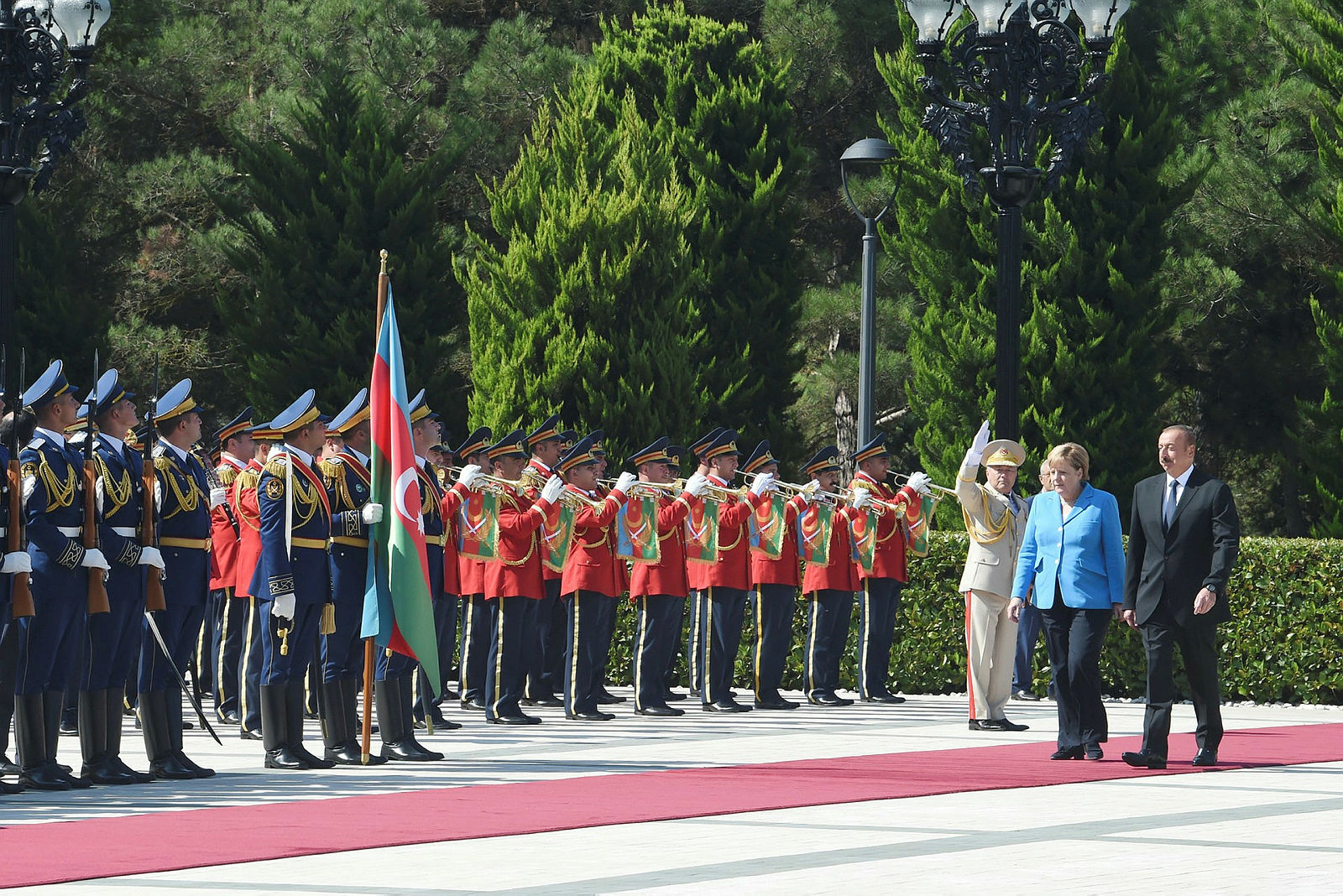 İlham Aliyev ile Angela Merkel’in görüşmesinde dikkat çeken konu