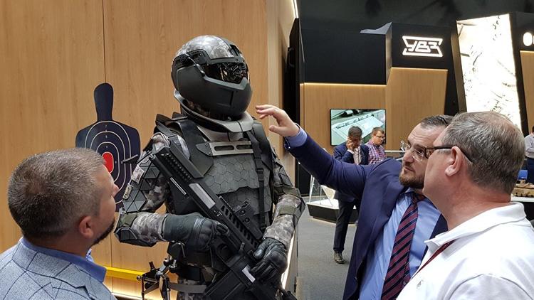 Rus askerler için robotik kamuflaj: Askerler tek eliyle hedefi tam isabet vuracak