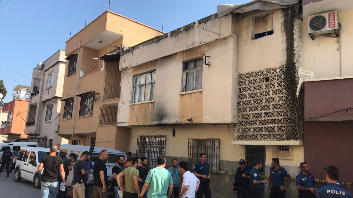 Mersin’de bir evde 5 kişi ölü bulundu