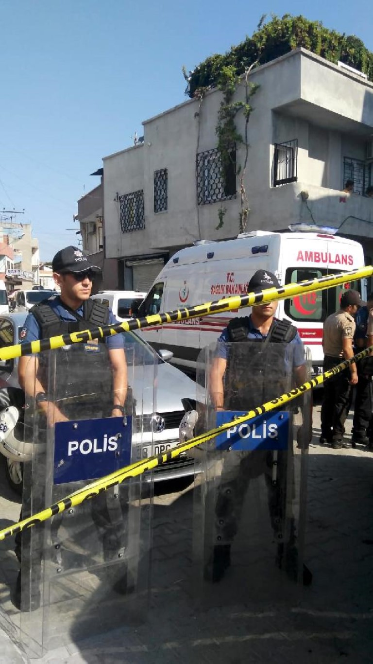 Mersin’de bir evde 5 kişi ölü bulundu