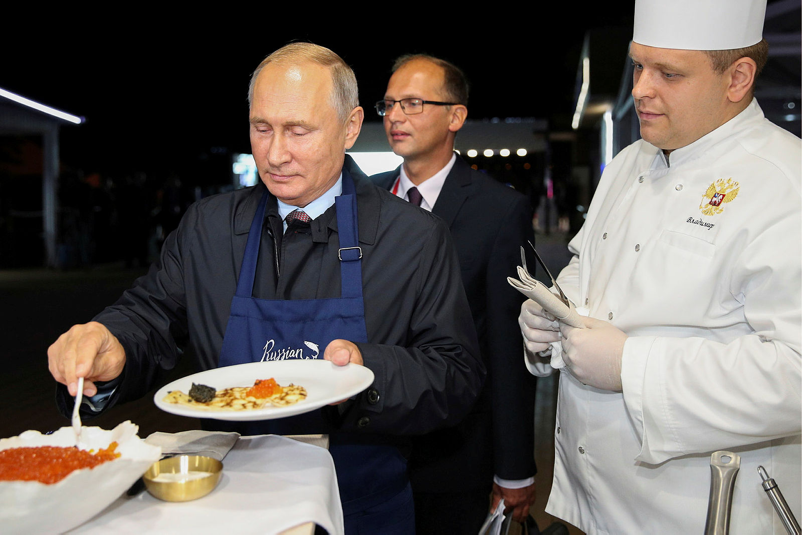 Vladimir Putin ve Şi Cinping krep hazırladı