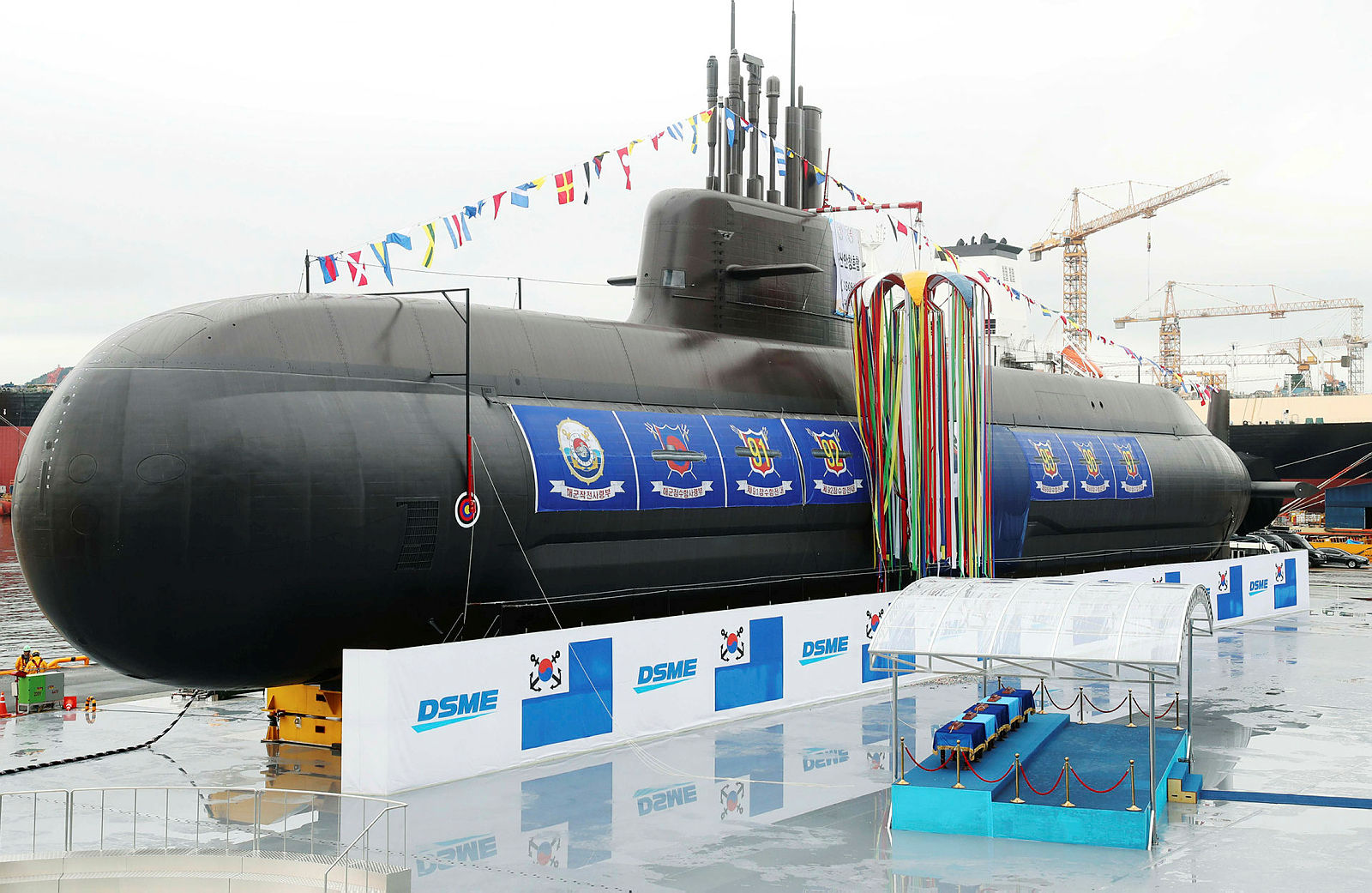 Güney Kore 3 bin tonluk denizaltısını tanıttı