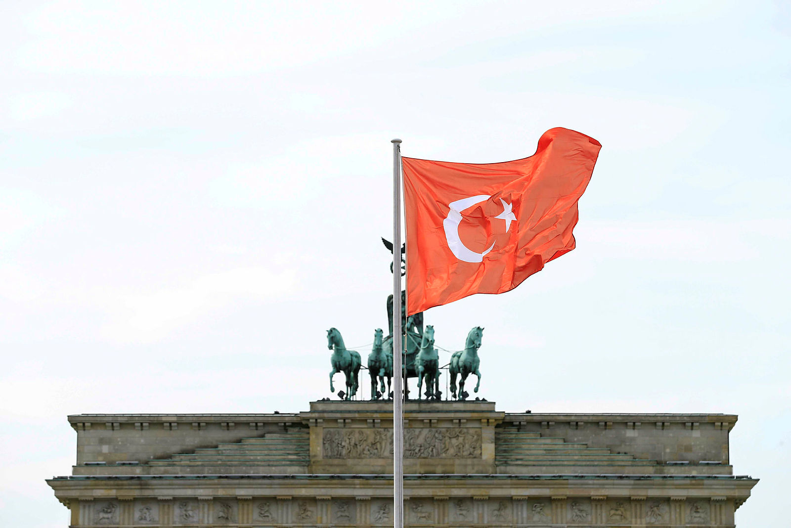 Başkan Erdoğan’ın Almanya ziyareti: Cadde ve meydanlar bayraklarla süslendi
