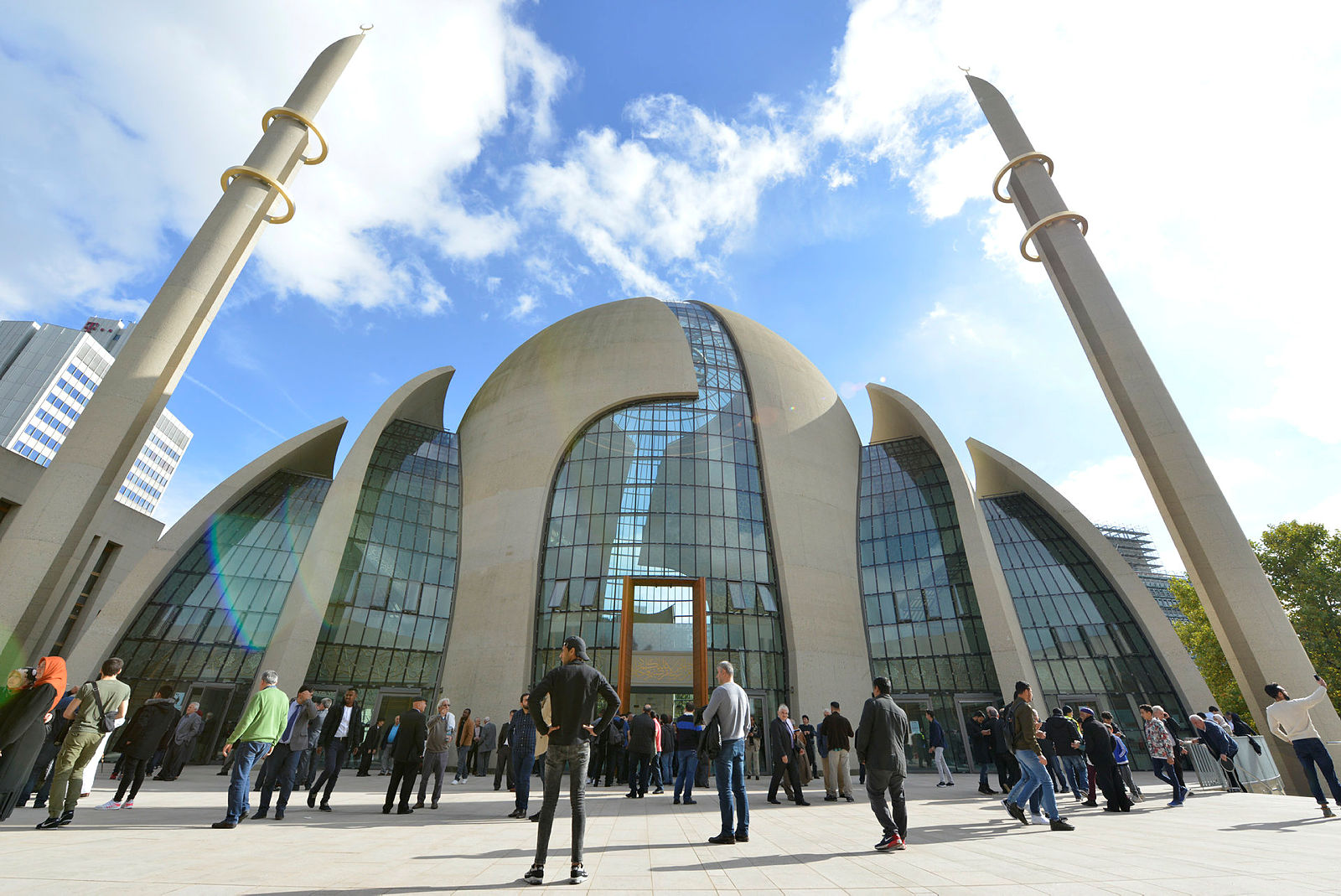 Cumhurbaşkanı Erdoğan’ın açtığı camiye Almanlardan yoğun ilgi