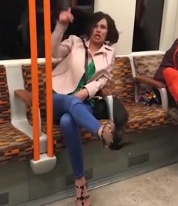 Londra metrosunda ırkçı saldırı