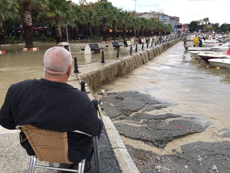 Silivri yağmur sonrası sular altında kaldı! Meteoroloji’den İstanbul için yeni uyarı