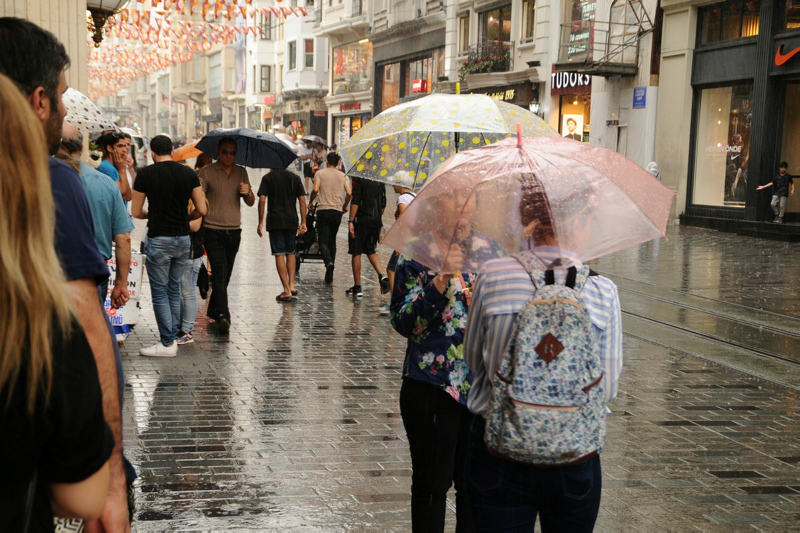 Meteoroloji’den mevzi sağanak yağış uyarısı! Bugün İstanbul’da hava nasıl olacak?