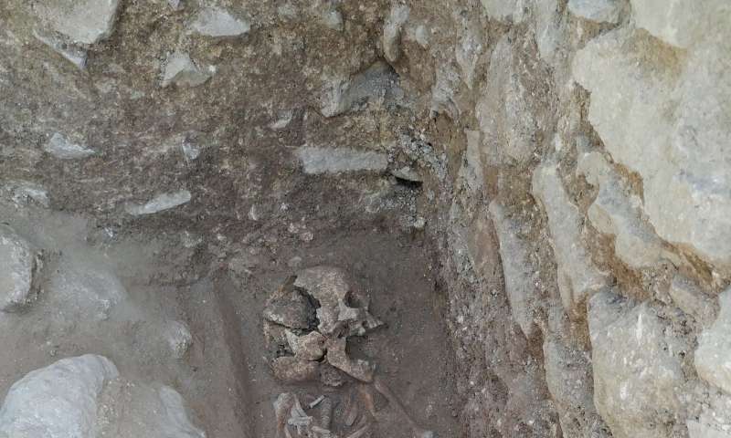 İtalya’da 1500 yıllık gizemli ’vampir mezarı’ bulundu