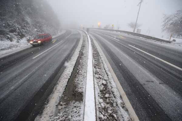 Kar İstanbul’a kadar dayandı! Meteoroloji’den uyarı geldi