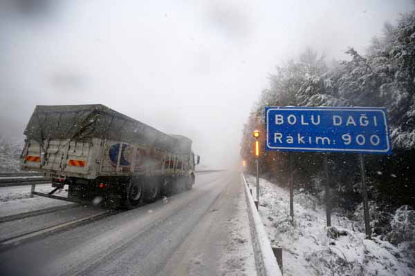 Kar İstanbul’a kadar dayandı! Meteoroloji’den uyarı geldi