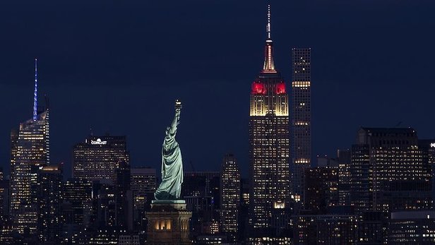 Amerika’nın sembol binası Türk bayrağı renklerine büründü
