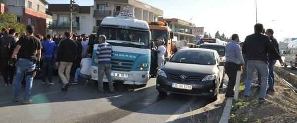 İzmir’de feci kaza! Kamyon, yolcu minibüsüne çarptı: 3’ü ağır 13 yaralı