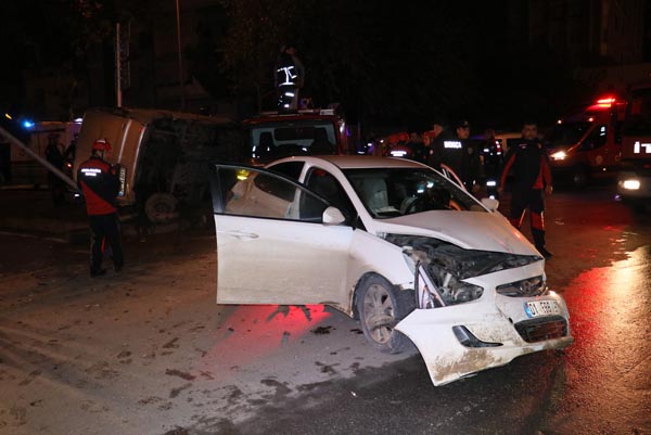 Araçta sıkıştığını unutup tehditler savurdu