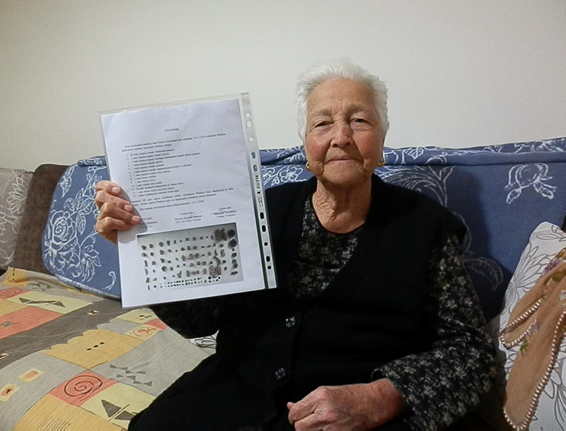 92 yaşındaki teyze İzmir’de 105 parça tarihi eser buldu