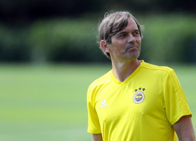 Fenerbahçe’de yeni teknik direktöre Cocu engeli