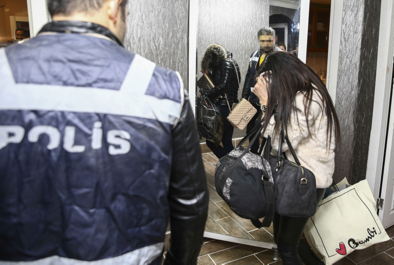 Ankara’da fuhuş operasyonu! Üst daireden ses gelince...