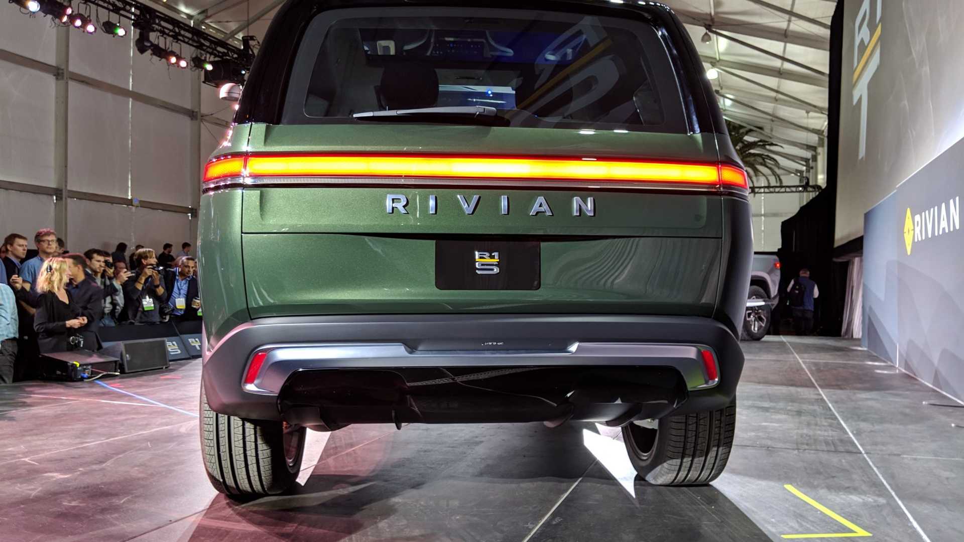 Rivian elektrikli SUV’si R1S’i tanıttı