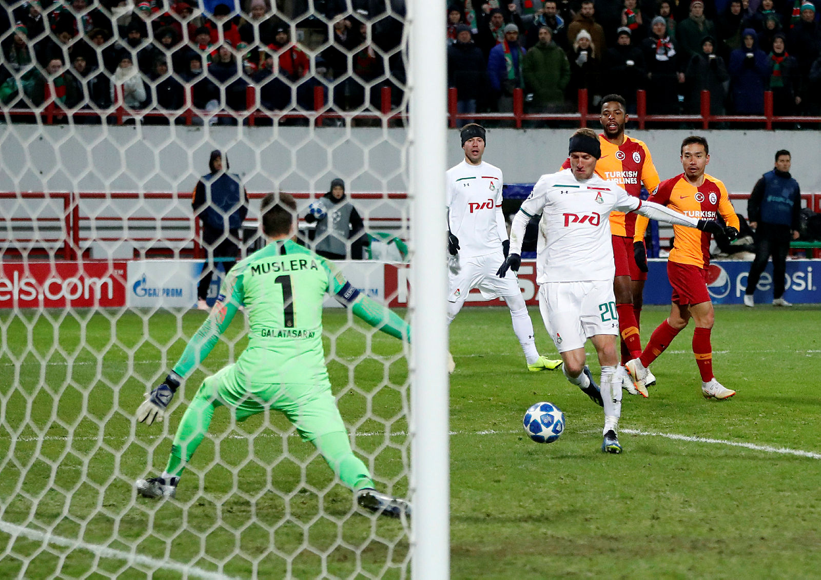 Galatasaray büyük fırsatı tepti