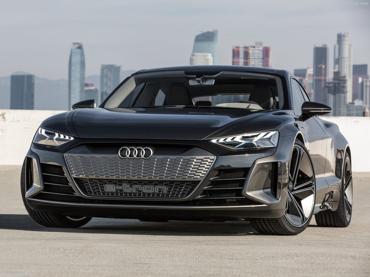 Audi 2018 e-tron GT concept otomobilini resmen duyurdu